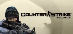 Sisakos, maszkos kommandós gépkarabéllyal céloz szürke betonfal előtt, középen a Counter-Strike Source felirat